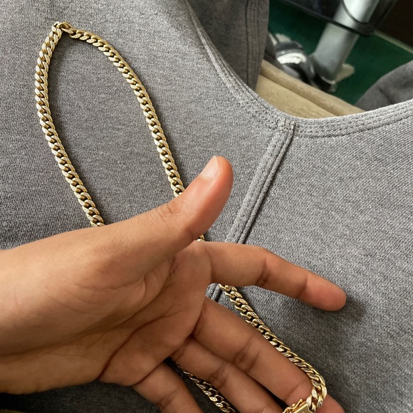 Miami Cuban 26 inches 6.5mm wide Weights an ounce of gold - Picture 3 of 3